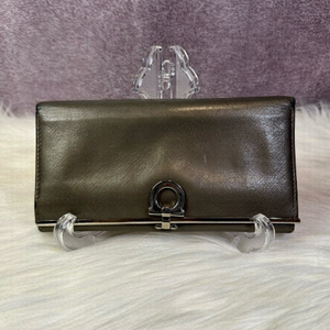 SALVATORE FERRAGAMO gancini long wallet in gun metal